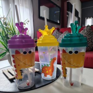 Vaso infantil con sorbete dinosaurio